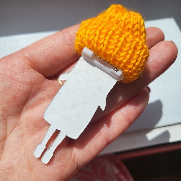 2 New! cute acrylic brooches/pins, girl with wool hat and glasses badges - Picture 3 of 5